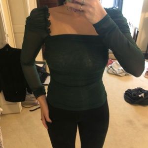 Form fitted green long sleeve top, puffy sleeves